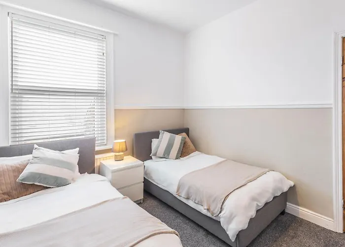 Host & - Elmville * Scarborough